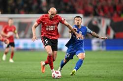 lovegame sports-关于这也行？冲刺阶段成都蓉城回应争议莱万多夫斯基在德国队比赛中惊艳表现，切尔西今晚完成体检的信息-lovegame sports